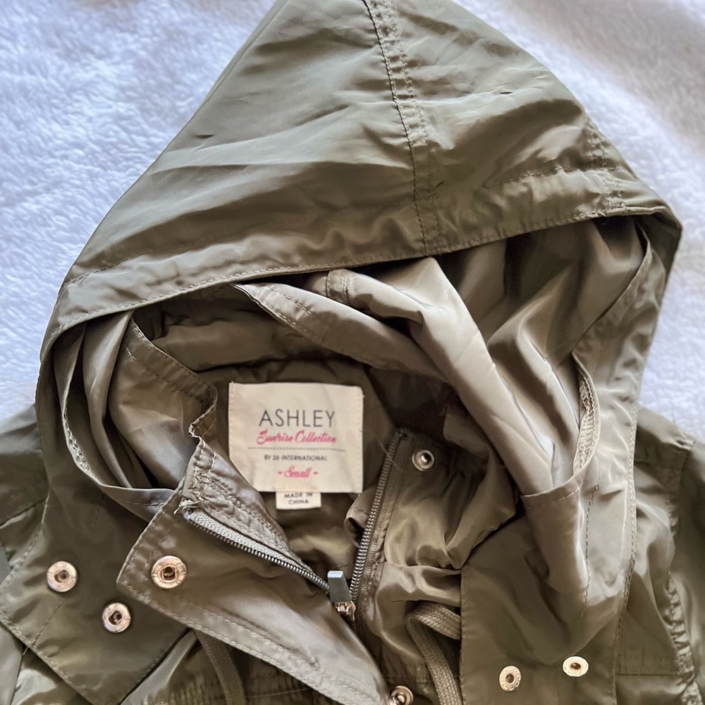 Jacket 🧥 - Picture 3 of 4